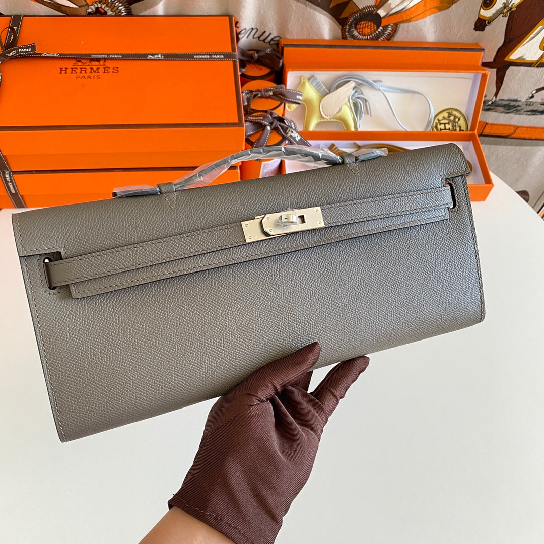 HM KELLY CUT 31 CUIR EPSOM GRIS FOSSILE QUINCAILLERIE ARGENTÉE 229053