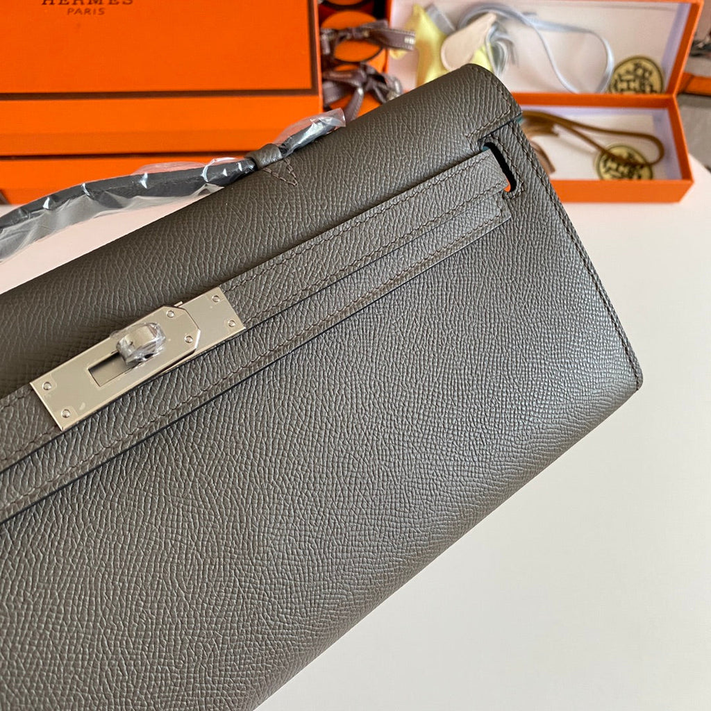 HM KELLY CUT 31 CUIR EPSOM GRIS FOSSILE QUINCAILLERIE ARGENTÉE 229053