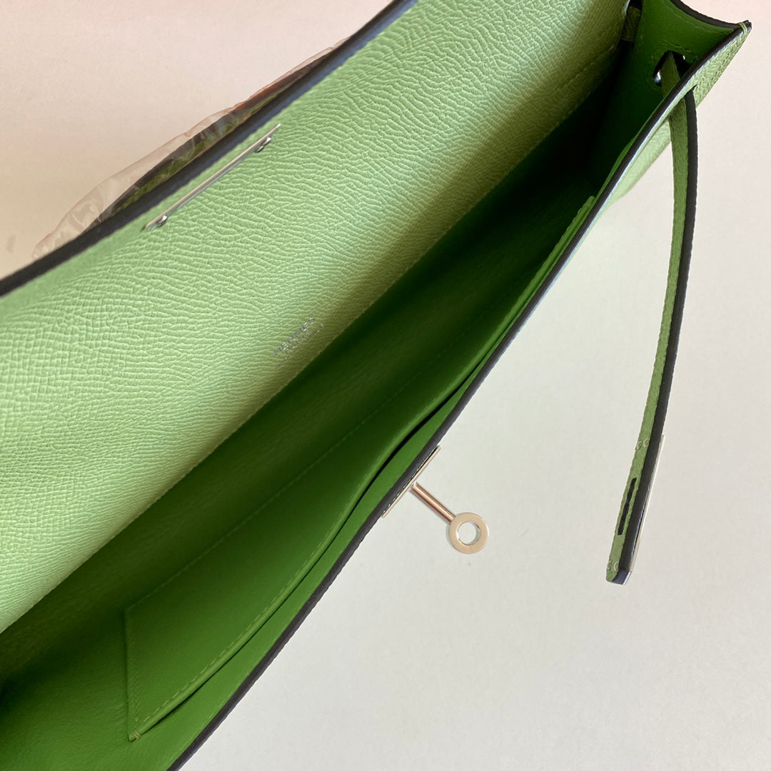 HM KELLY CUT 31 CUIR EPSOM VERT OLIVE QUINCAILLERIE ARGENTÉE 229044