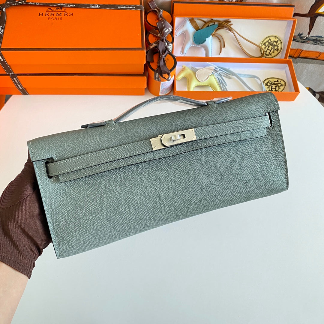 HM KELLY CUT 31 CUIR EPSOM GRIS CENDRÉ QUINCAILLERIE ARGENTÉE 229039