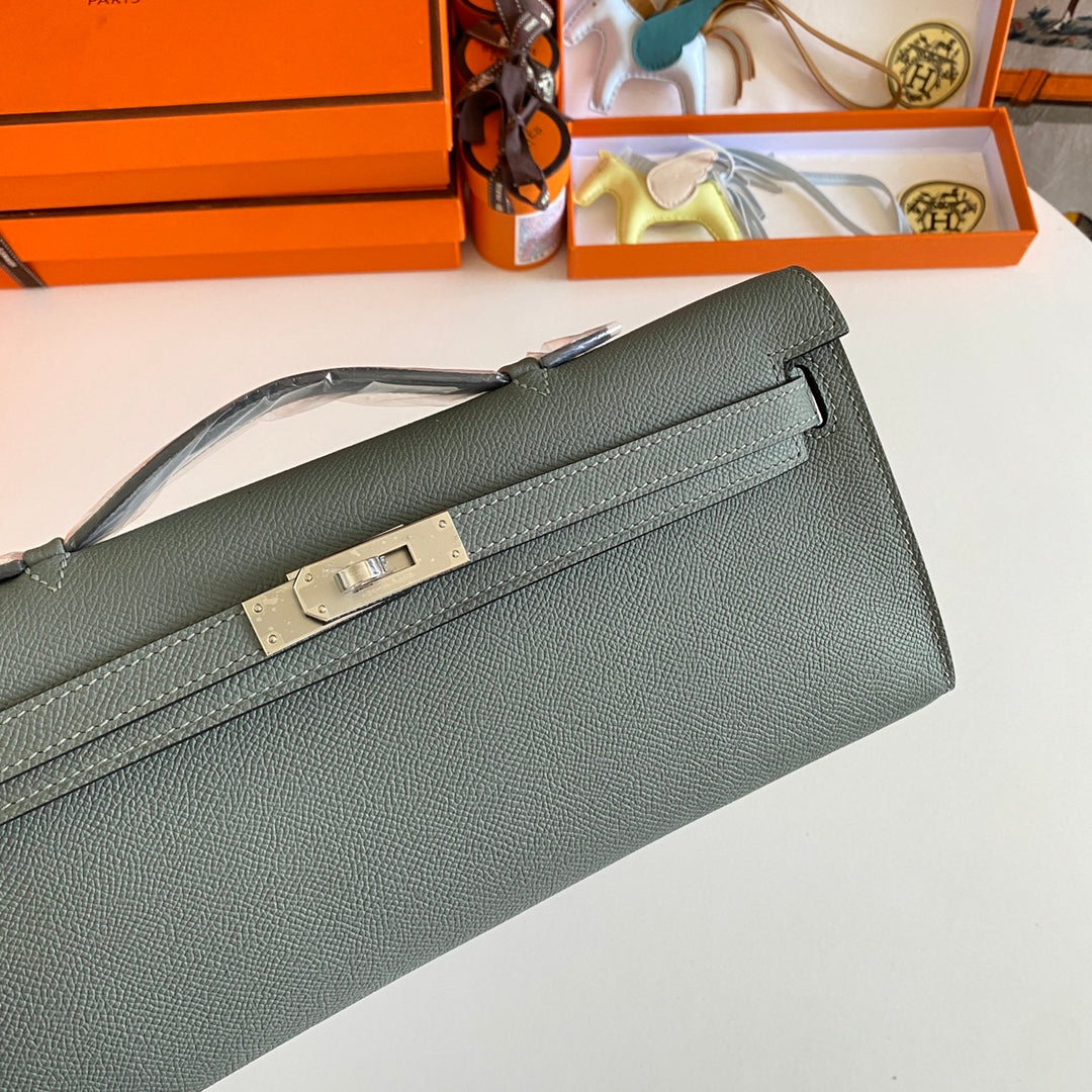 HM KELLY CUT 31 CUIR EPSOM GRIS CENDRÉ QUINCAILLERIE ARGENTÉE 229039