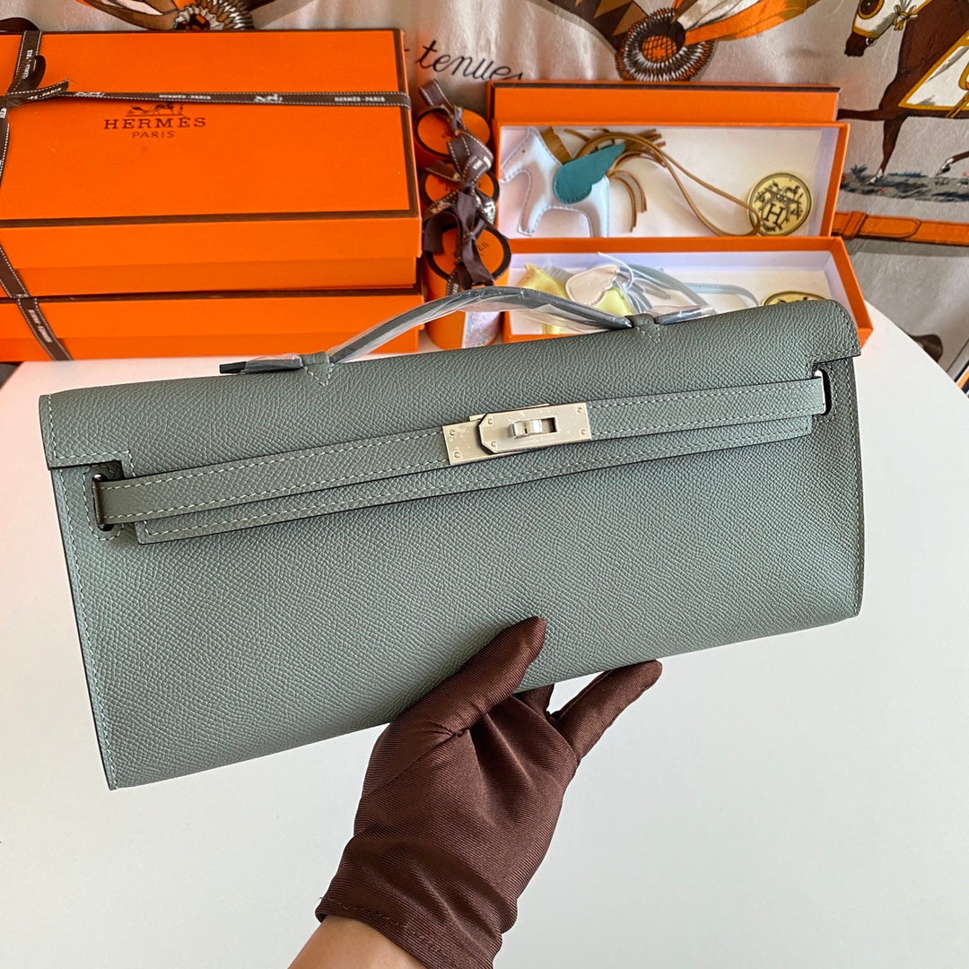 HM KELLY CUT 31 CUIR EPSOM GRIS CENDRÉ QUINCAILLERIE ARGENTÉE 229039