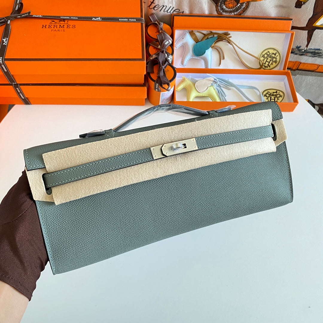 HM KELLY CUT 31 CUIR EPSOM GRIS CENDRÉ QUINCAILLERIE ARGENTÉE 229039