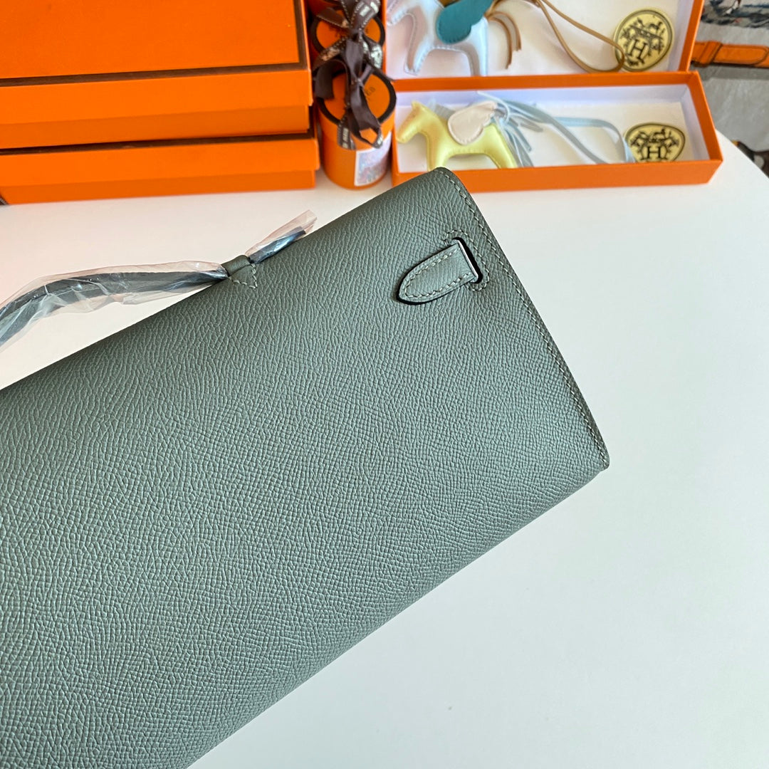 HM KELLY CUT 31 CUIR EPSOM GRIS CENDRÉ QUINCAILLERIE DORÉ 229038