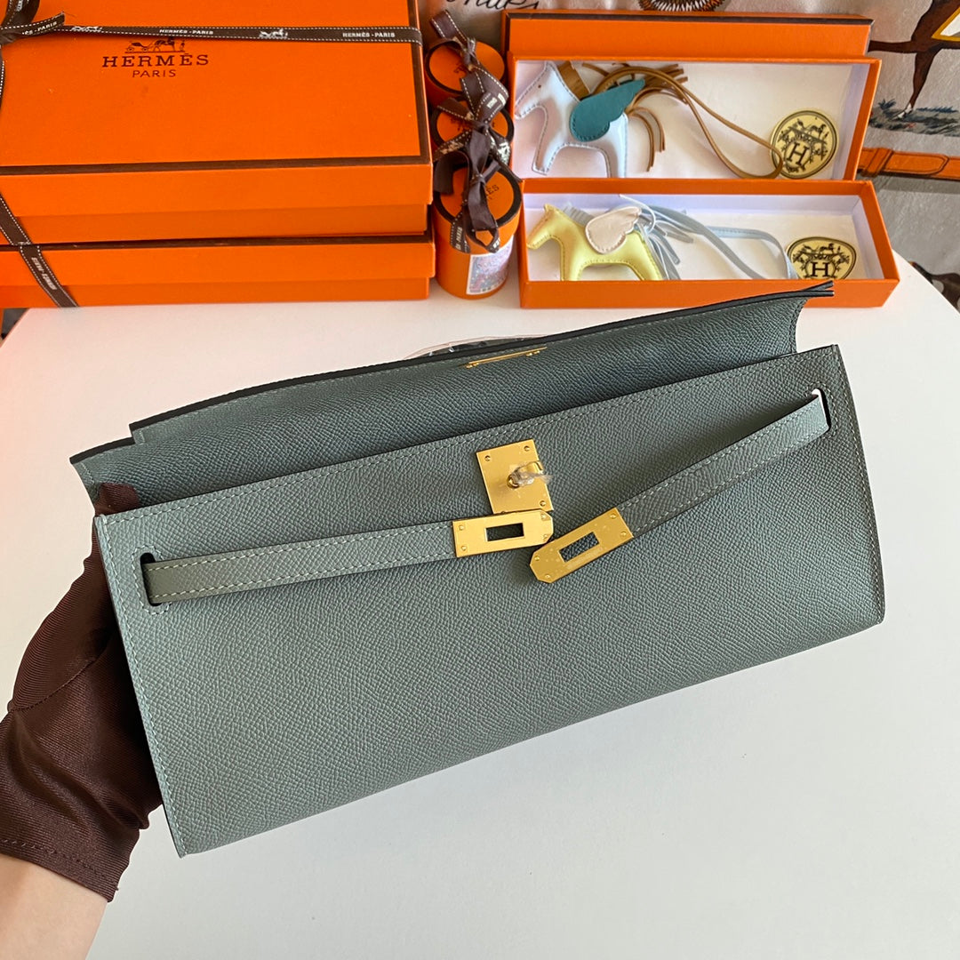 HM KELLY CUT 31 CUIR EPSOM GRIS CENDRÉ QUINCAILLERIE DORÉ 229038