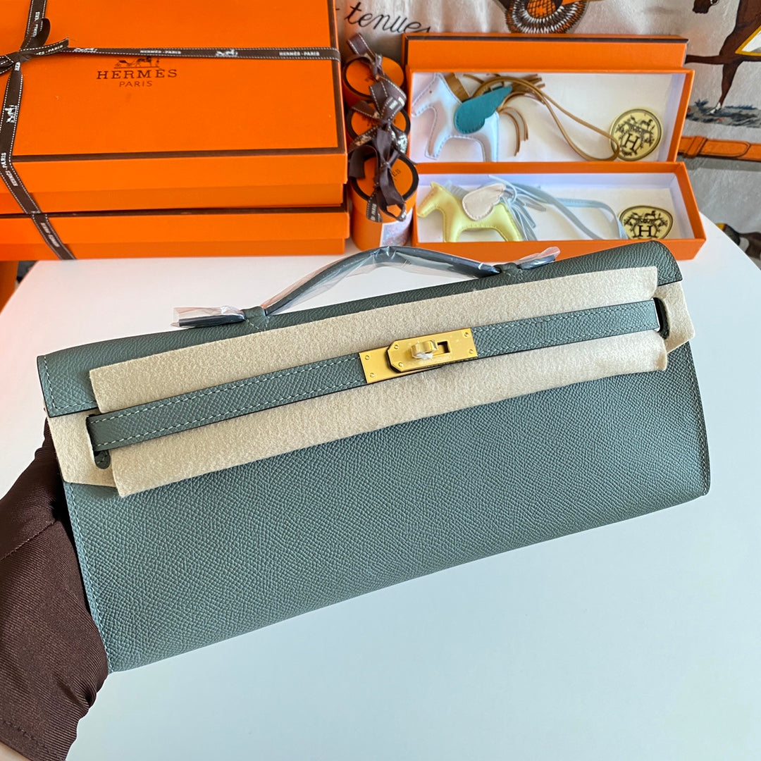 HM KELLY CUT 31 CUIR EPSOM GRIS CENDRÉ QUINCAILLERIE DORÉ 229038