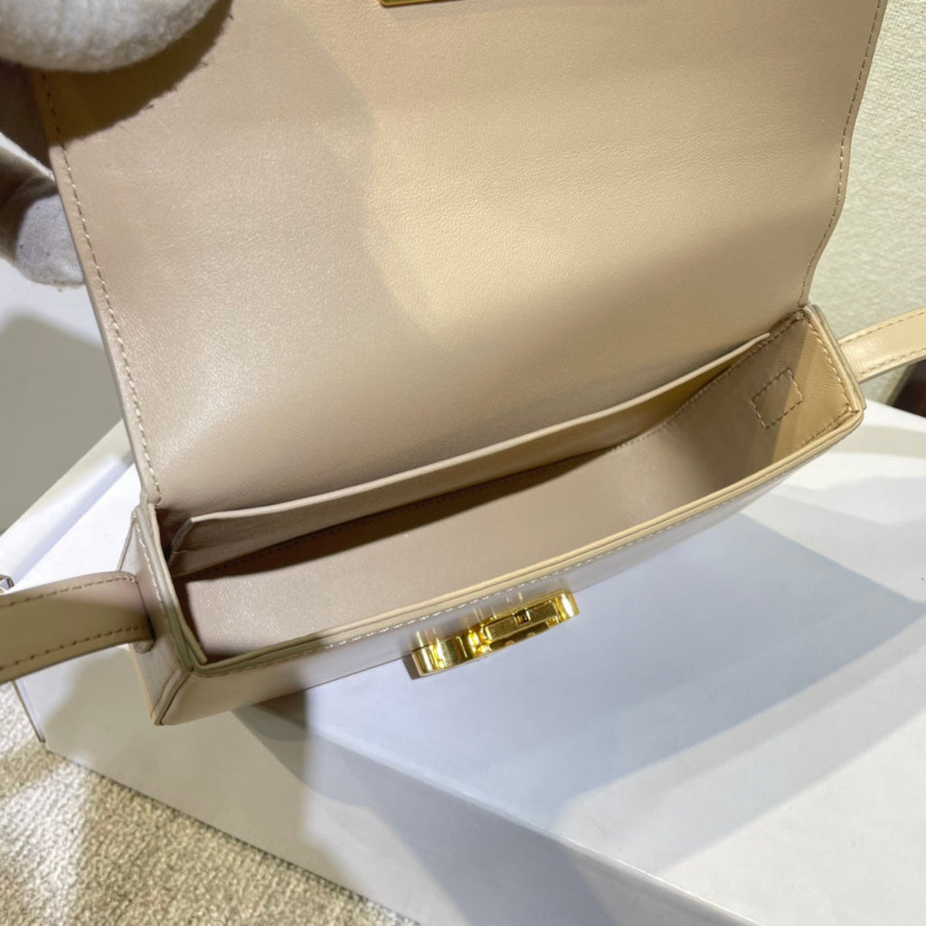 CLASSIC TRIOMPHE 20 CUIR DE VEAU BEIGE CLAIR ACIER DORÉ