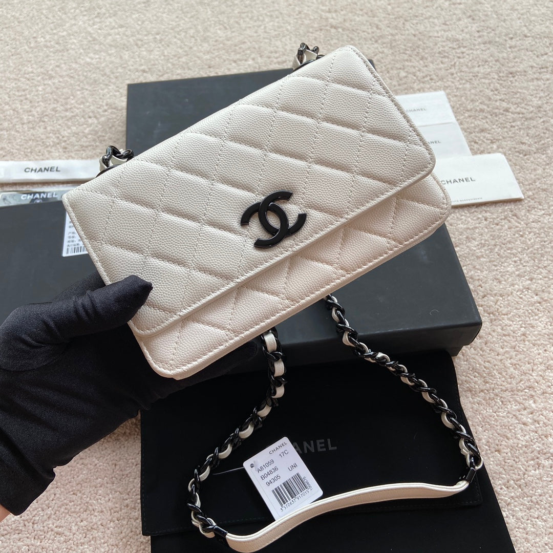 CC CLASSIC WOC 20CM CUIR DE VEAU GRAINÉ BLANC QUINCAILLERIE NOIRE
