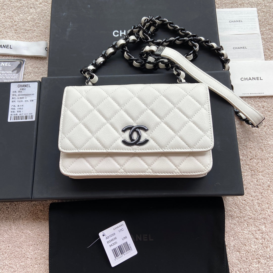 CC CLASSIC WOC 20CM CUIR DE VEAU GRAINÉ BLANC QUINCAILLERIE NOIRE