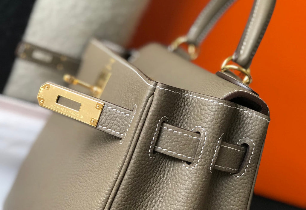 HM KELLY 32CM CUIR TOGO TAUPE QUINCAILLERIE DORÉ