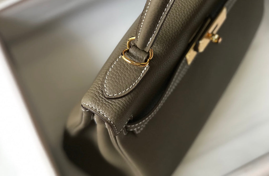 HM KELLY 32CM CUIR TOGO TAUPE QUINCAILLERIE DORÉ