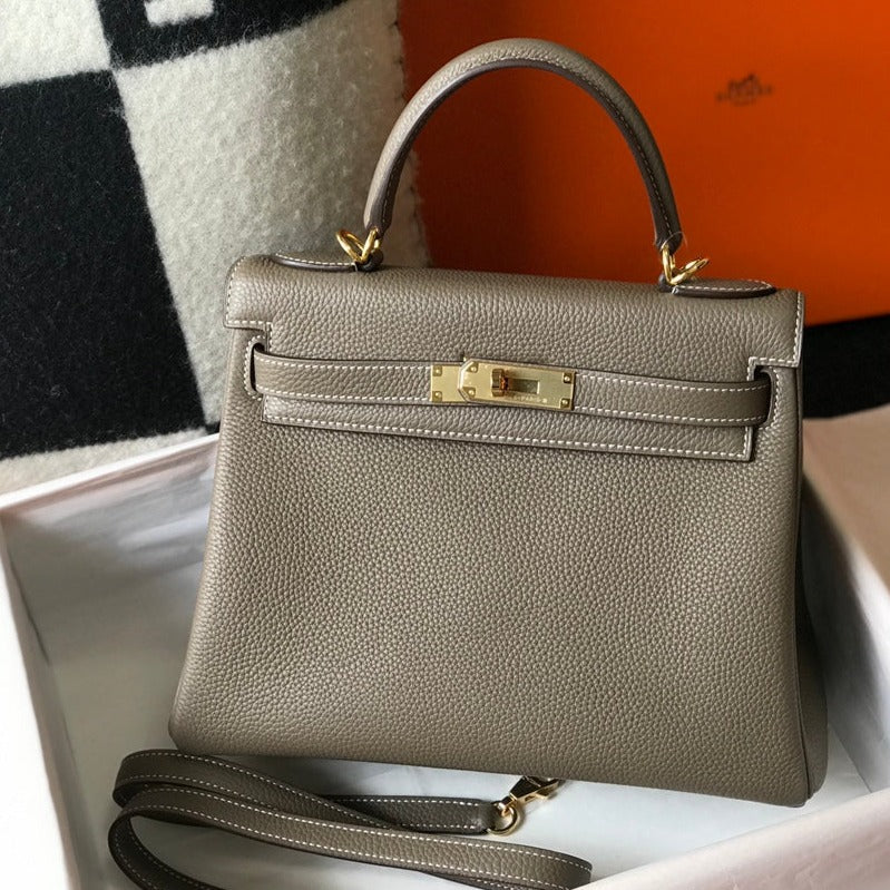 HM KELLY 32CM CUIR TOGO TAUPE QUINCAILLERIE DORÉ