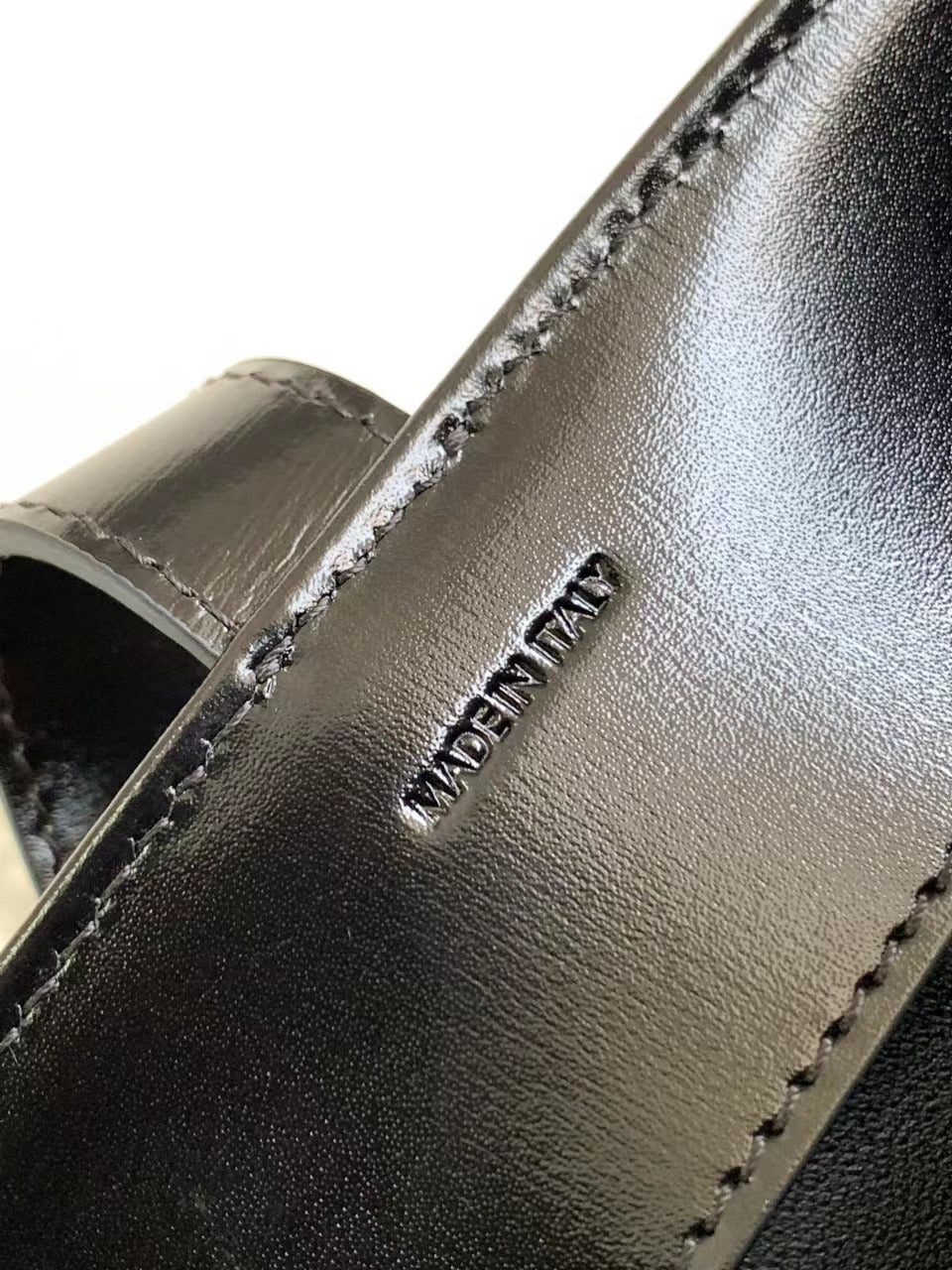 SAC SEAU TRIOMPHE 25 EN CUIR DE VEAU NOIR