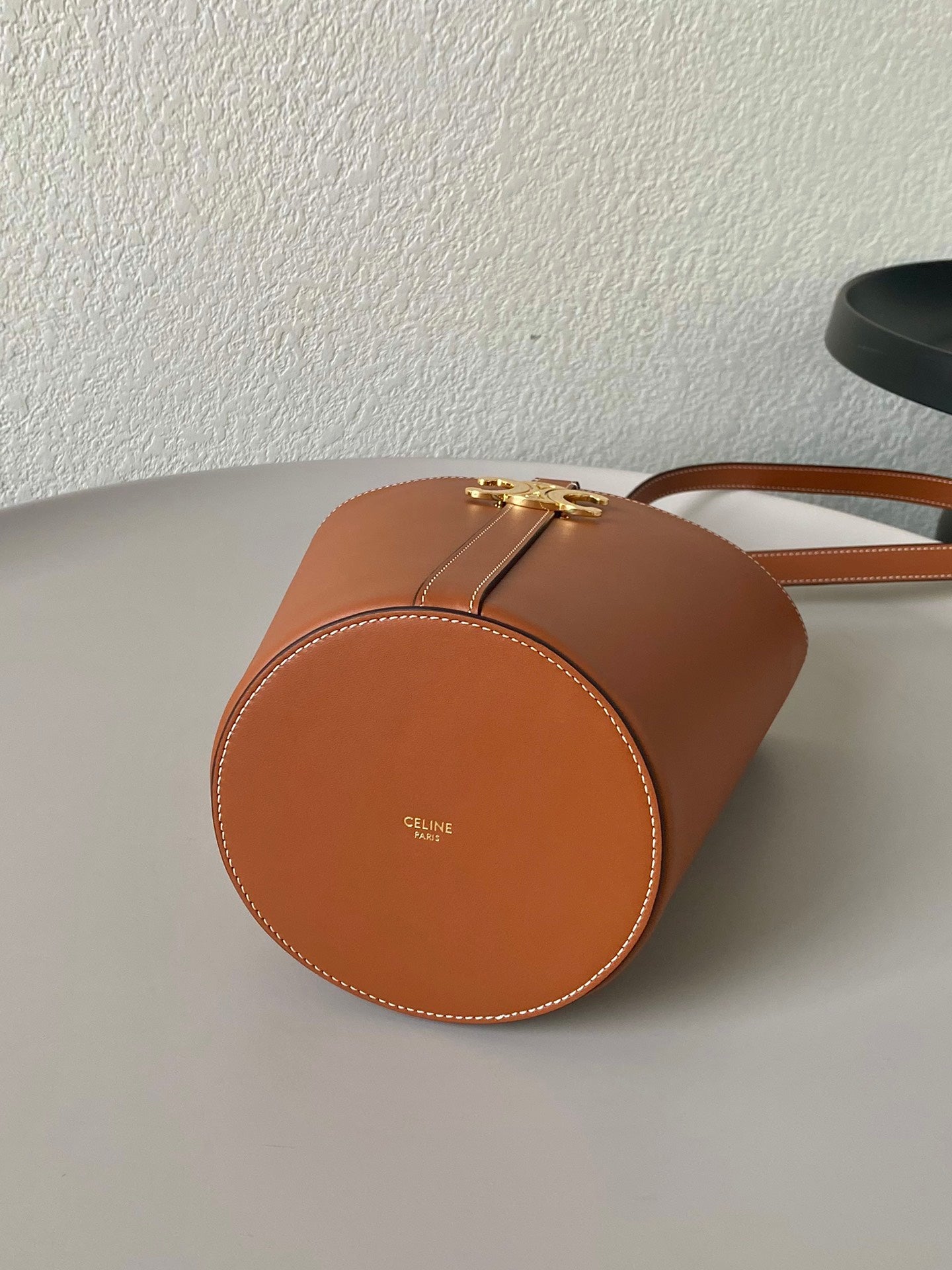 SAC SEAU TRIPHOME 25 EN CUIR DE VEAU MARRON CANNELLE