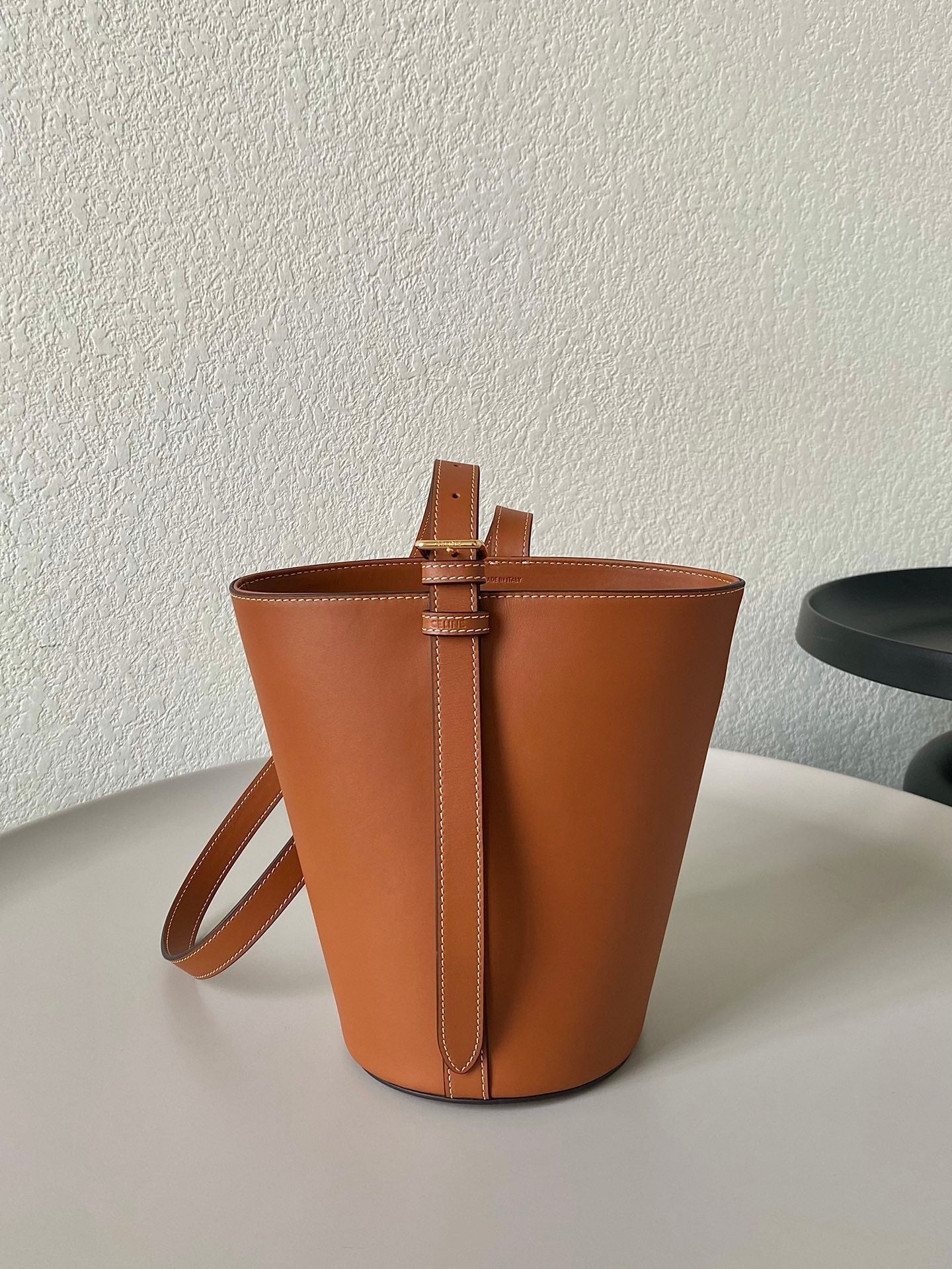SAC SEAU TRIPHOME 25 EN CUIR DE VEAU MARRON CANNELLE