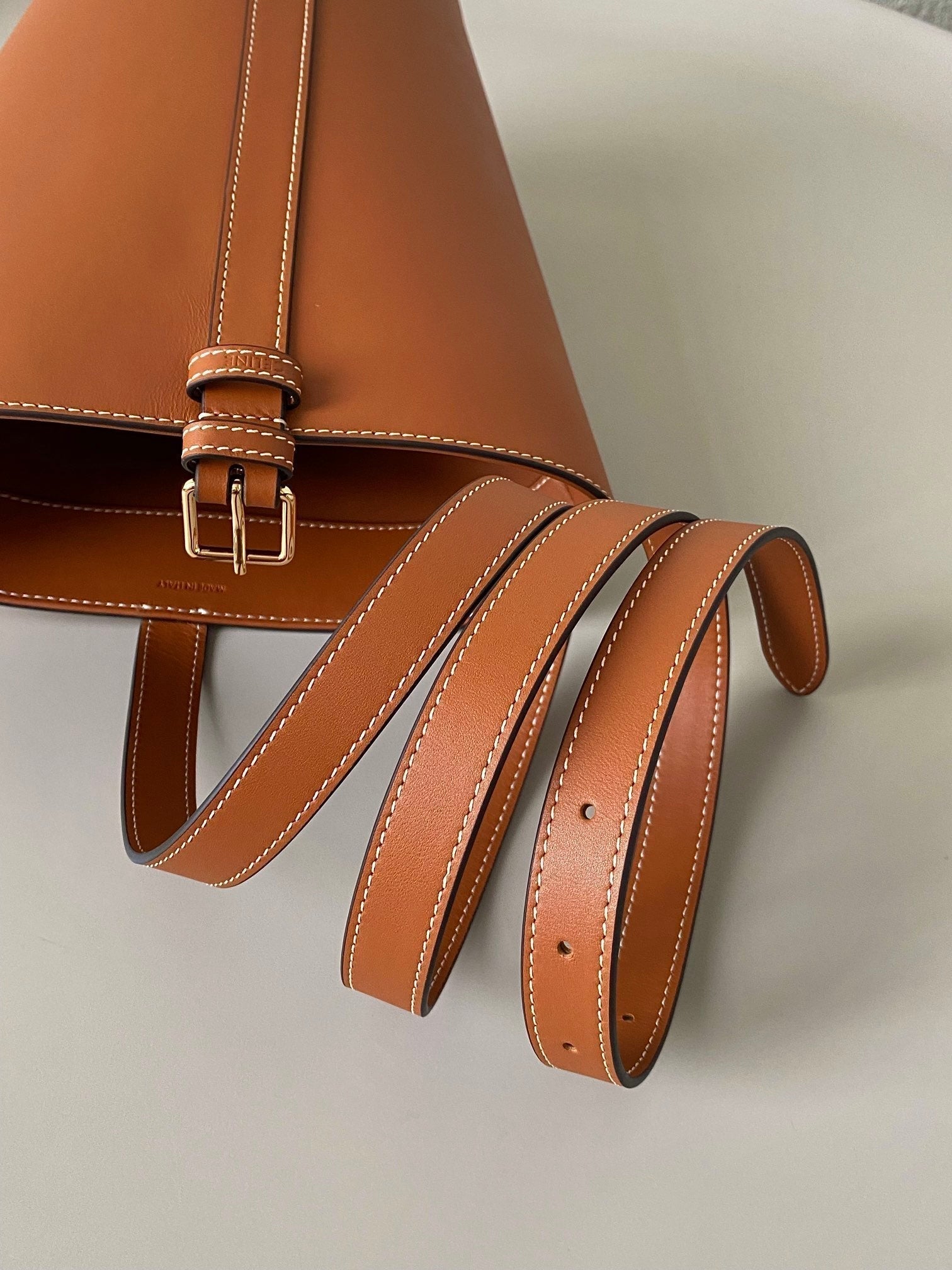 SAC SEAU TRIPHOME 25 EN CUIR DE VEAU MARRON CANNELLE