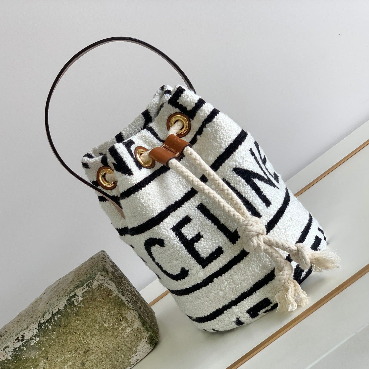 TRIPHOME 19 TISSU BRODÉ NOIR BLANC