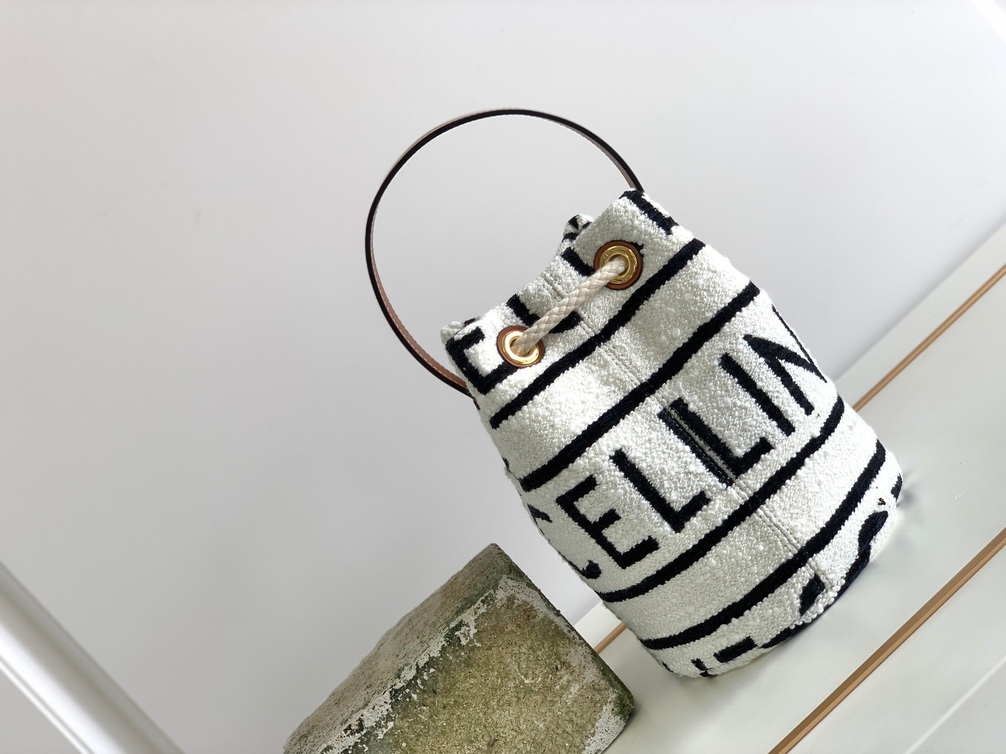 TRIPHOME 19 TISSU BRODÉ NOIR BLANC