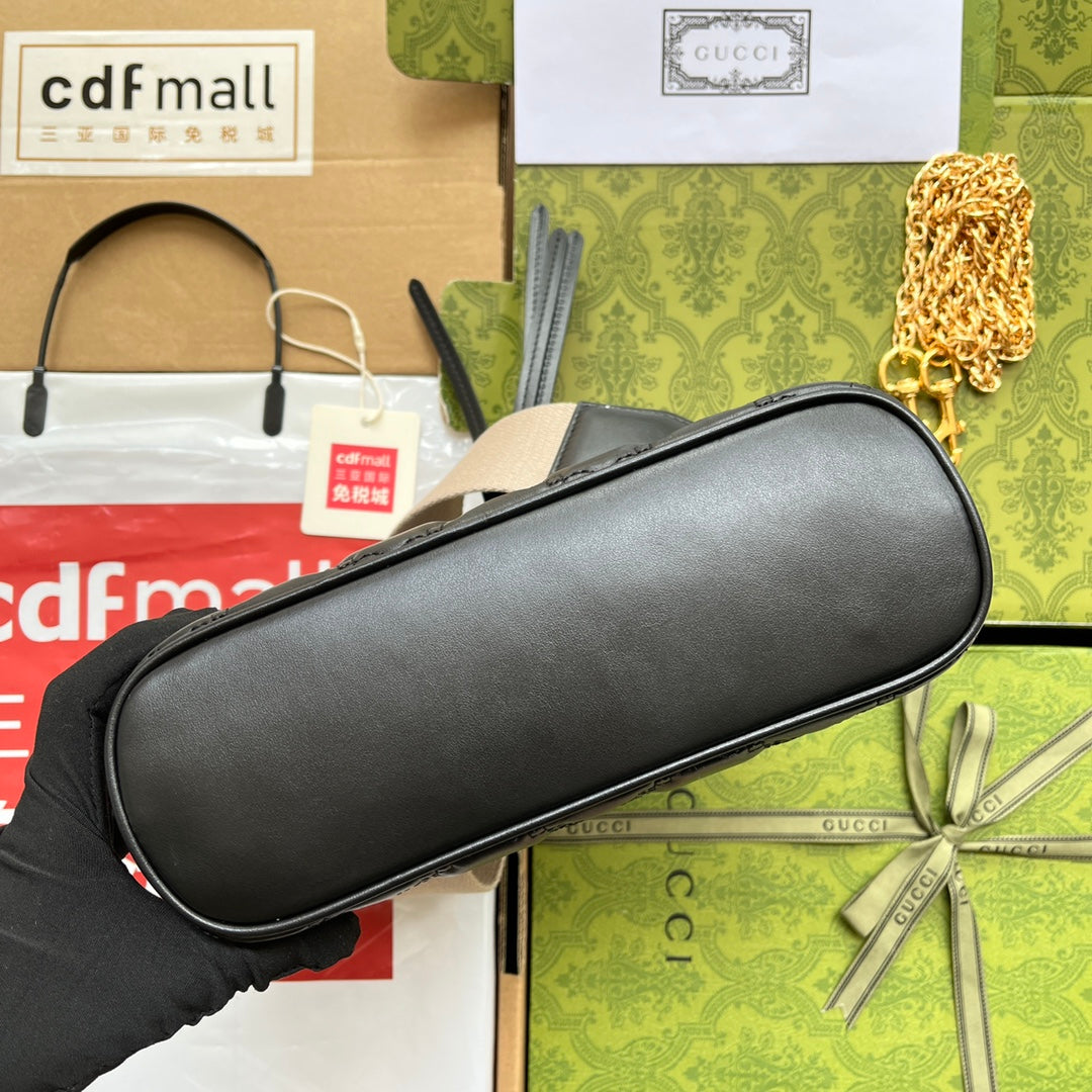SAC À BANDOULIÈRE EN CUIR MATELASSÉ 23 EN CUIR DE VEAU GAUFRÉ NOIR, QUINCAILLERIE DORÉ