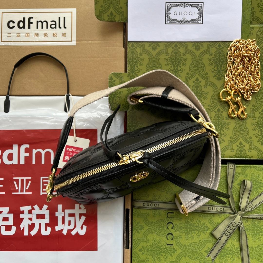 SAC À BANDOULIÈRE EN CUIR MATELASSÉ 23 EN CUIR DE VEAU GAUFRÉ NOIR, QUINCAILLERIE DORÉ