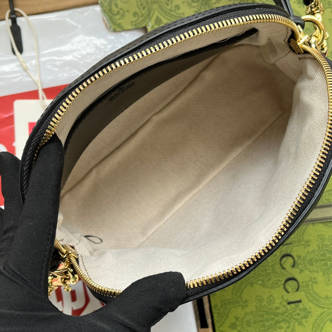 SAC À BANDOULIÈRE EN CUIR MATELASSÉ 23 EN CUIR DE VEAU GAUFRÉ NOIR, QUINCAILLERIE DORÉ