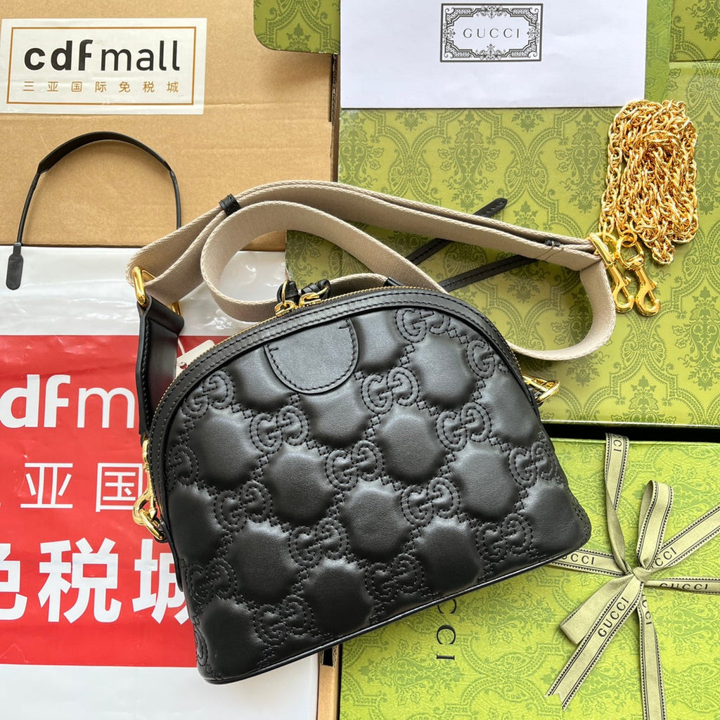 SAC À BANDOULIÈRE EN CUIR MATELASSÉ 23 EN CUIR DE VEAU GAUFRÉ NOIR, QUINCAILLERIE DORÉ