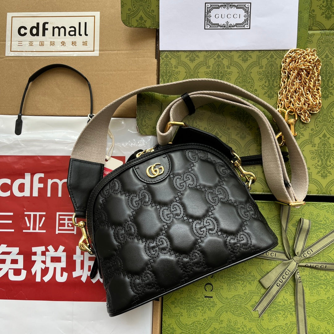 SAC À BANDOULIÈRE EN CUIR MATELASSÉ 23 EN CUIR DE VEAU GAUFRÉ NOIR, QUINCAILLERIE DORÉ