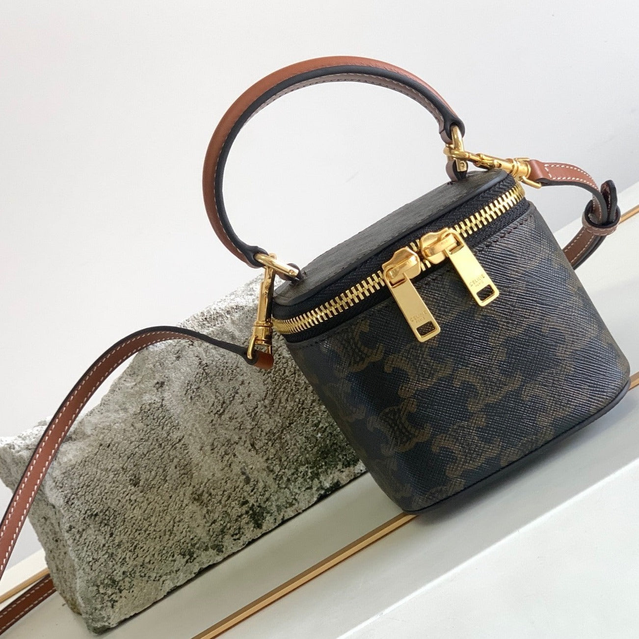 SAC BOX TRIPHOME 9 EN CUIR DE VEAU NOIR À MOTIF