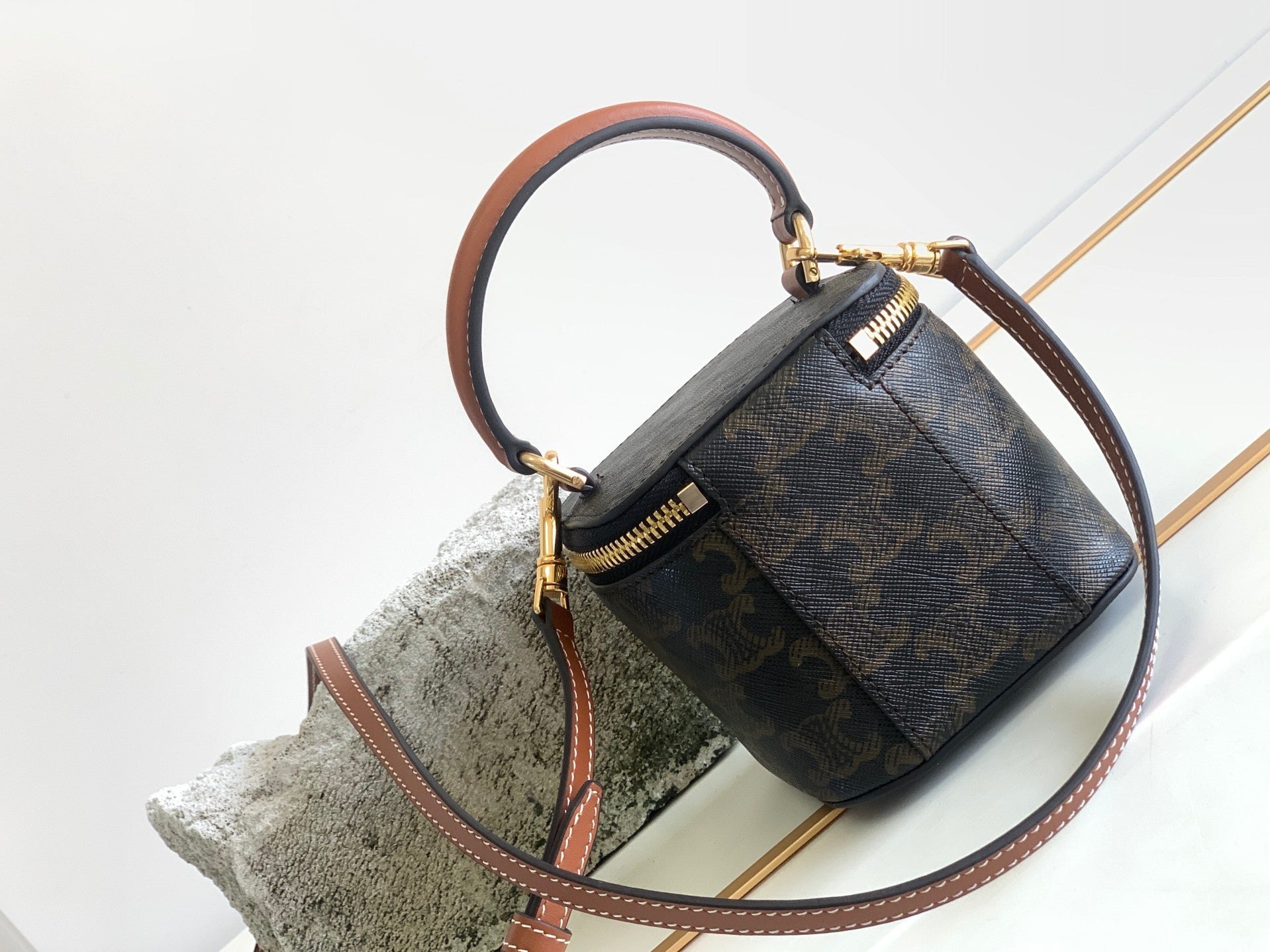 SAC BOX TRIPHOME 9 EN CUIR DE VEAU NOIR À MOTIF