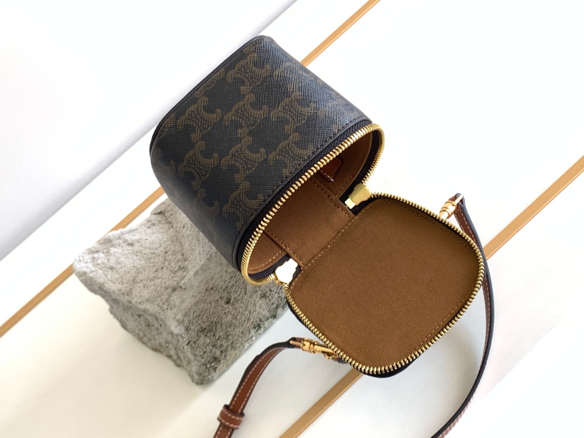 SAC BOX TRIPHOME 9 EN CUIR DE VEAU NOIR À MOTIF