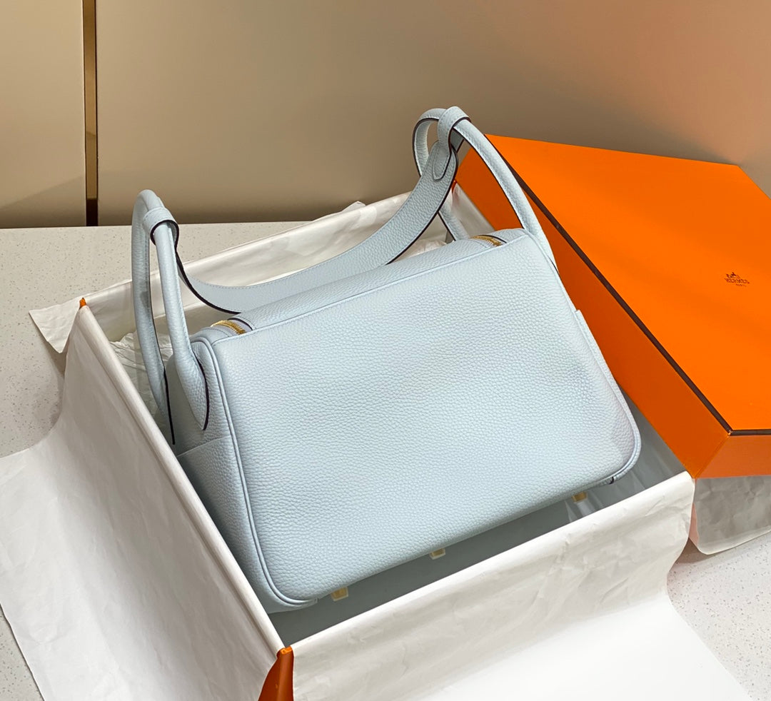 SAC HM LINDY 30 CUIR TAURILLON CLEMENCE BLEU PASTEL