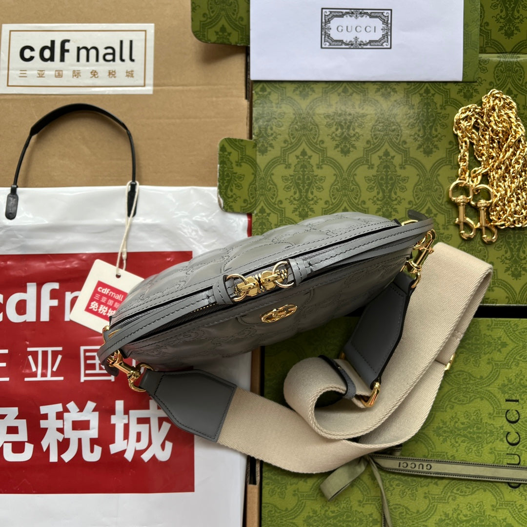 SAC À BANDOULIÈRE EN CUIR MATELASSÉ 23 EN CUIR DE VEAU GRIS ESTAMPÉ, QUINCAILLERIE DORÉ