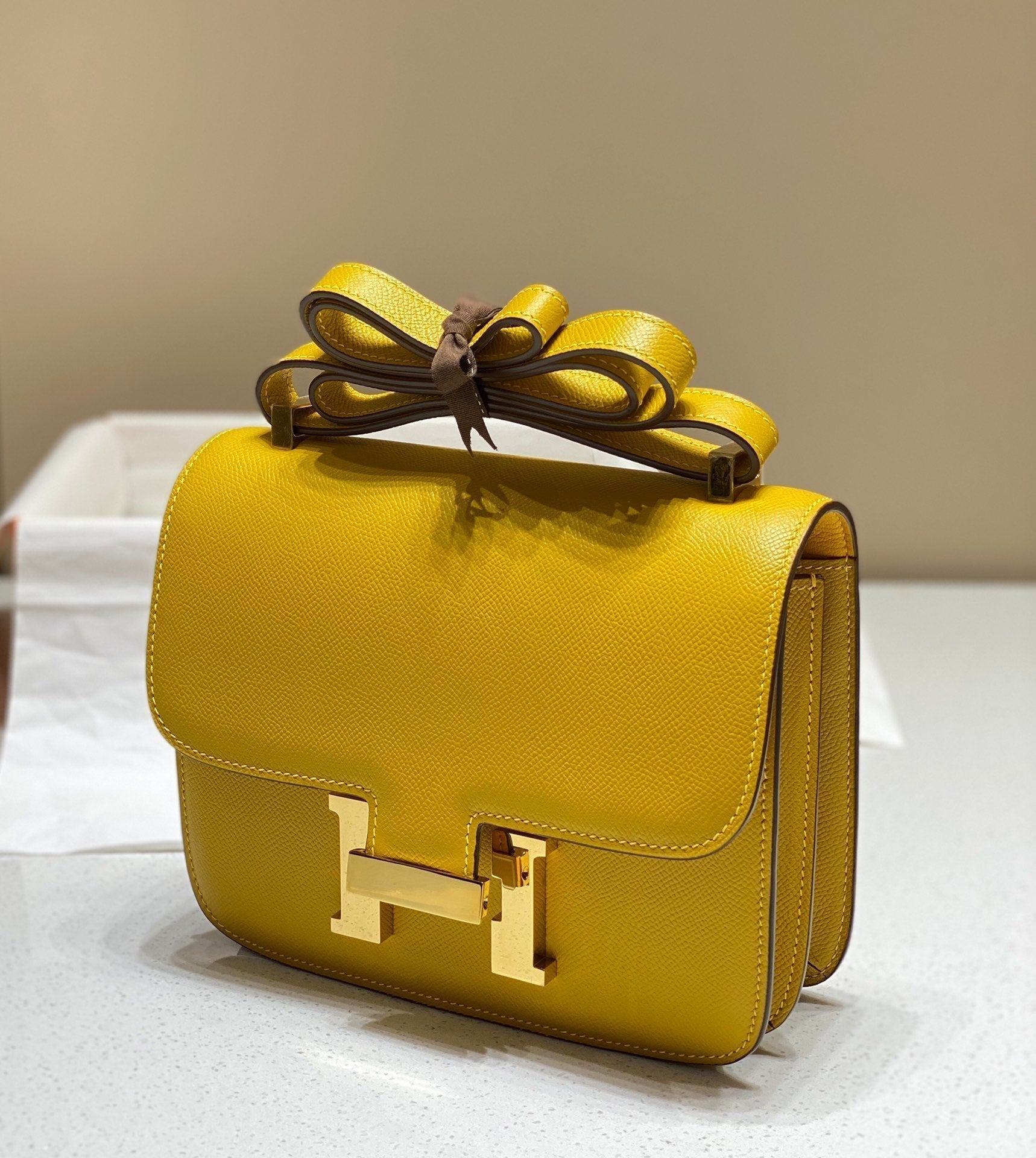CONSTANCE 24 CUIR EPSOM JAUNE QUINCAILLERIE DORÉ