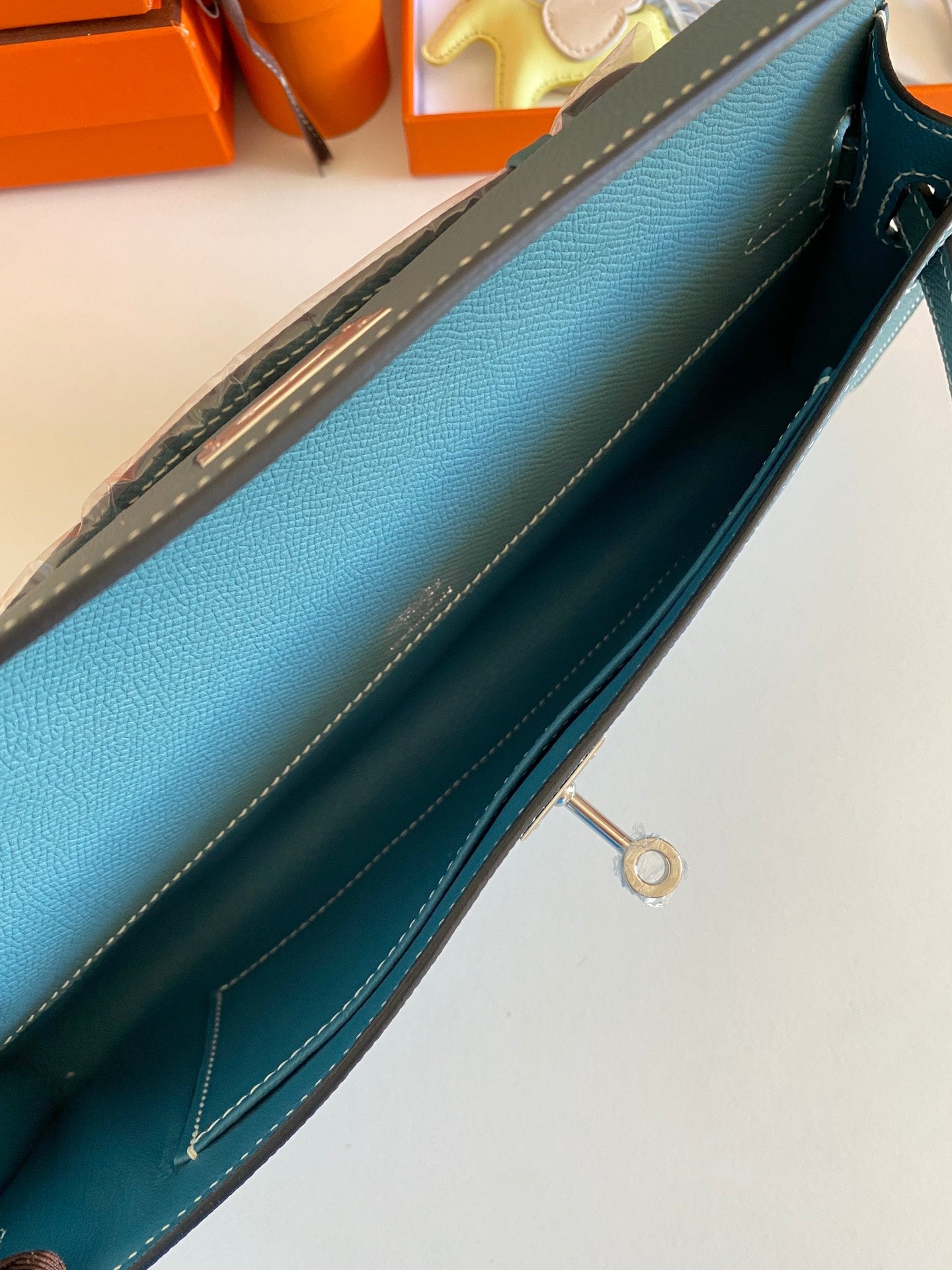 HM KELLY CUT 31 CUIR EPSOM BLEU SARCELLE QUINCAILLERIE ARGENTÉE 229063