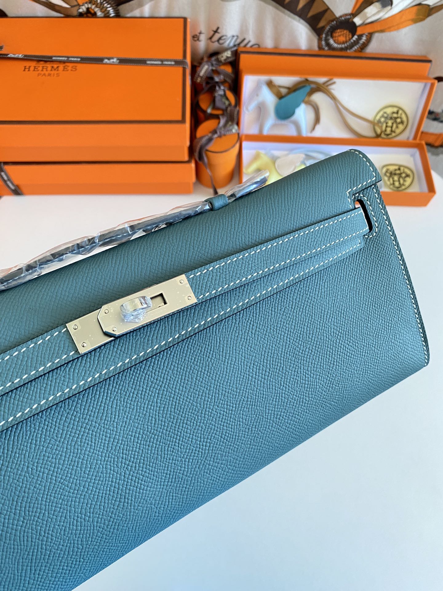 HM KELLY CUT 31 CUIR EPSOM BLEU SARCELLE QUINCAILLERIE ARGENTÉE 229063