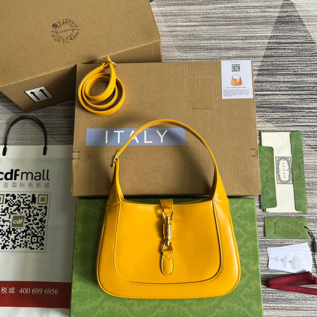 SAC À BANDOULIÈRE GG JACKIE SMALL 28 EN CUIR DE VEAU JAUNE