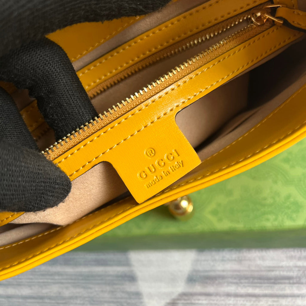 SAC À BANDOULIÈRE GG JACKIE SMALL 28 EN CUIR DE VEAU JAUNE