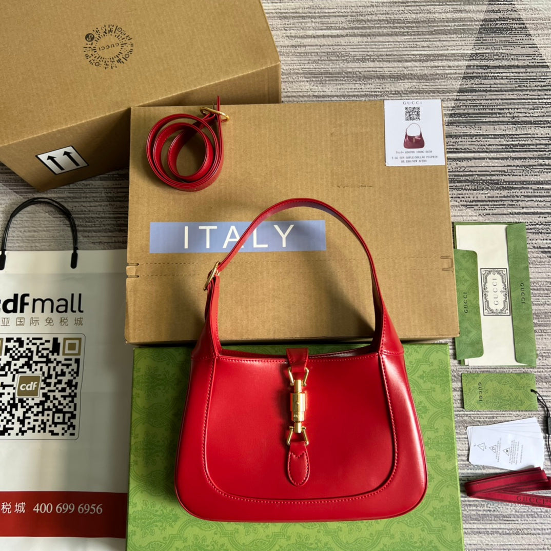 SAC À BANDOULIÈRE GG JACKIE SMALL 28 EN CUIR DE VEAU ROUGE CERISE
