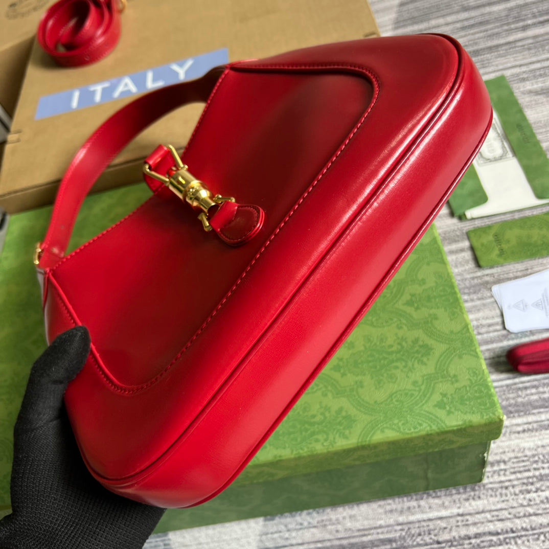 SAC À BANDOULIÈRE GG JACKIE SMALL 28 EN CUIR DE VEAU ROUGE CERISE