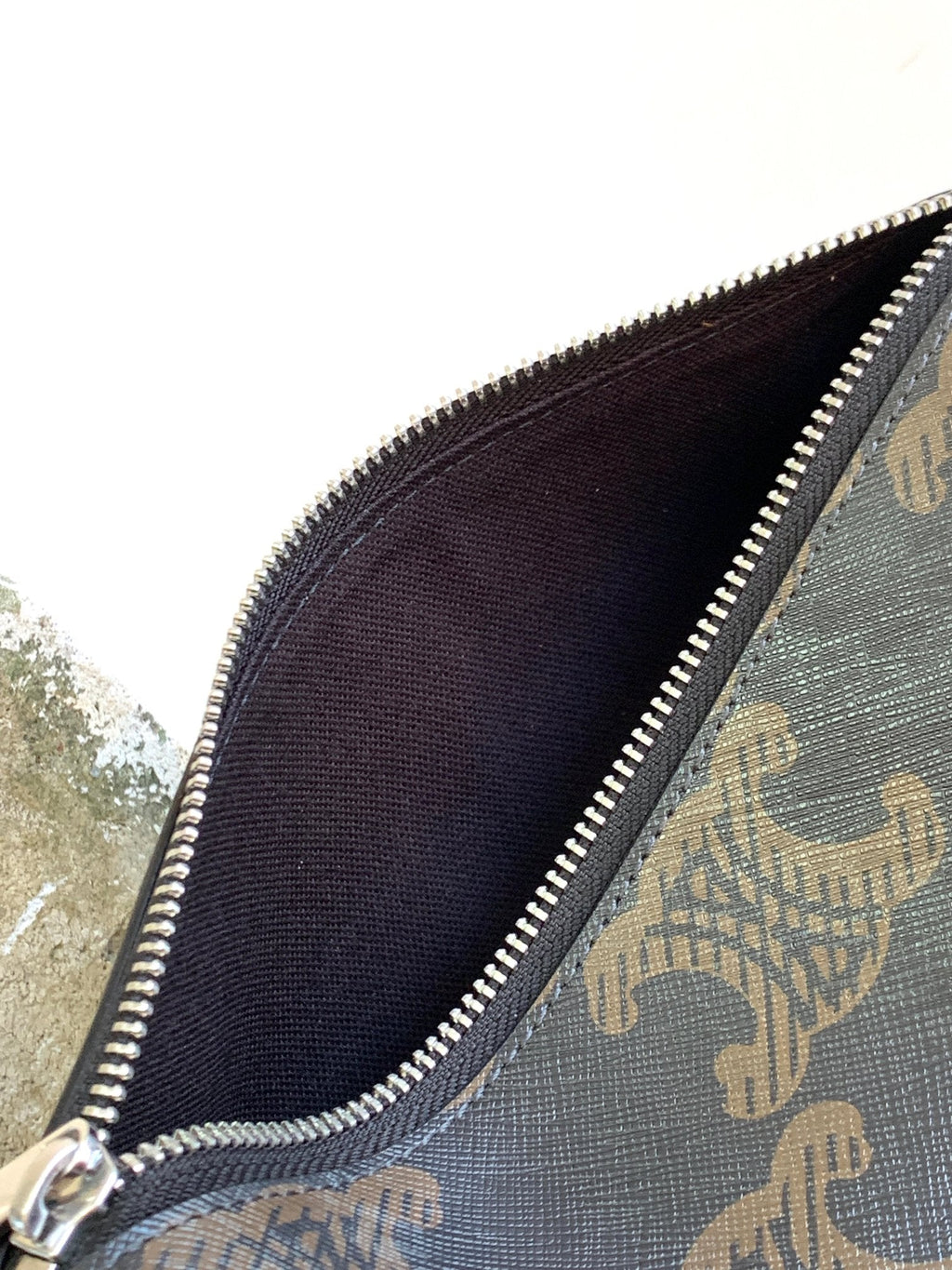 SAC CYLINDRIQUE 22 POCHES EN CUIR DE VACHE NOIR MARRON