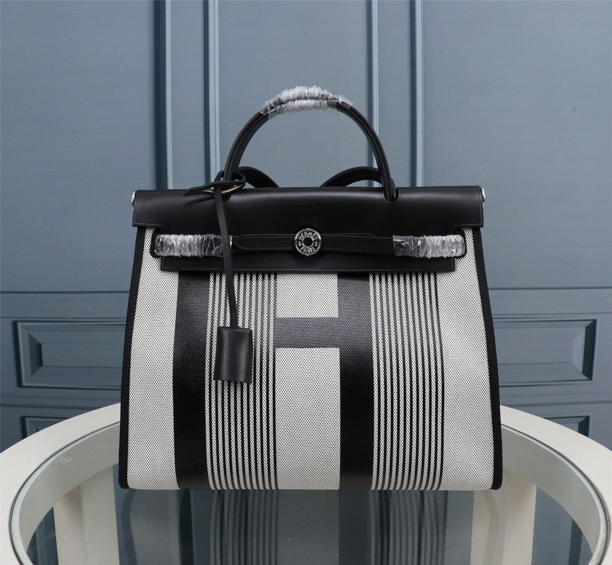 HM HERBAG ZIP 31 TOILE À MOTIF LIGNE NOIRE ET BLANCHE