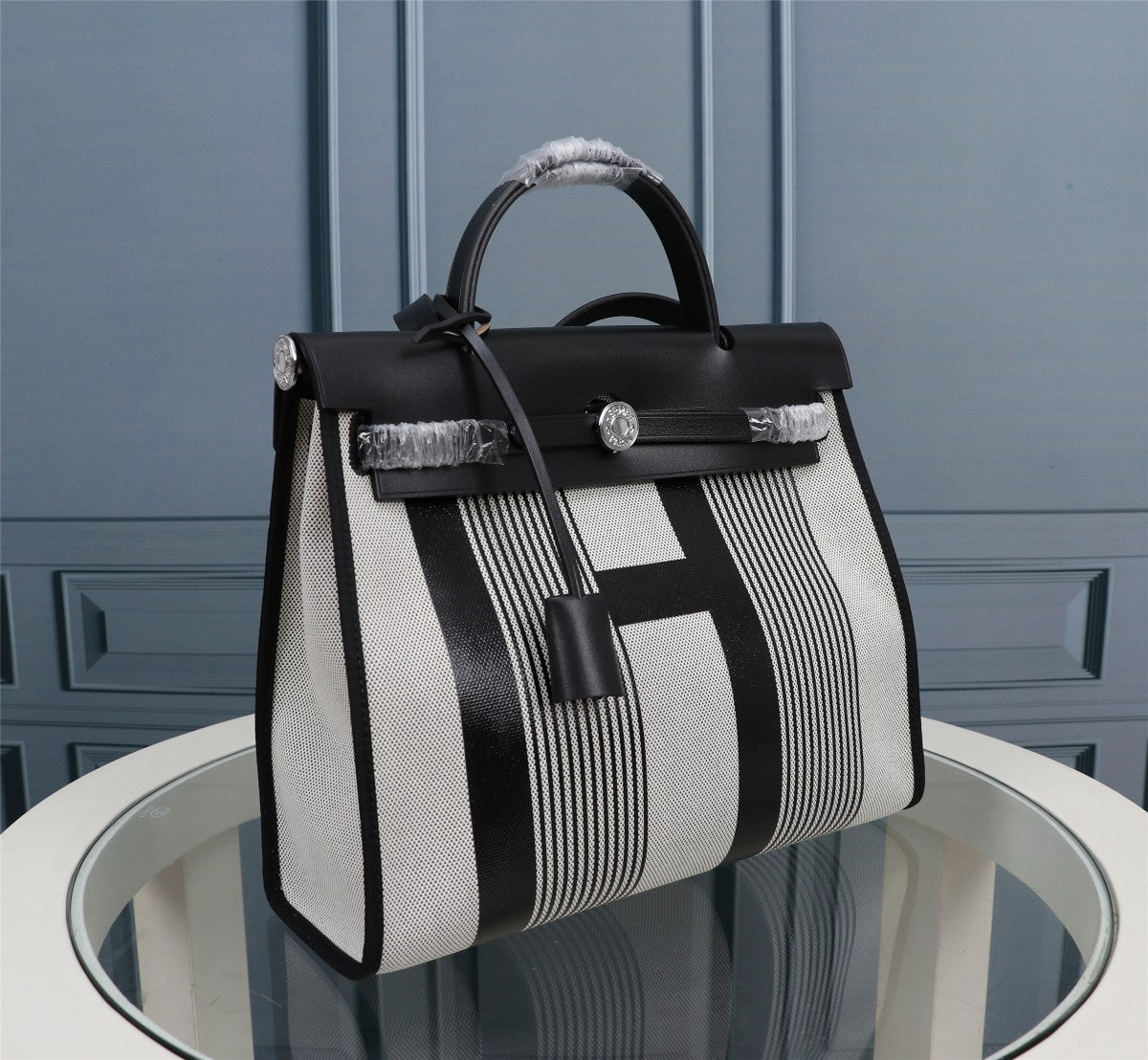 HM HERBAG ZIP 31 TOILE À MOTIF LIGNE NOIRE ET BLANCHE