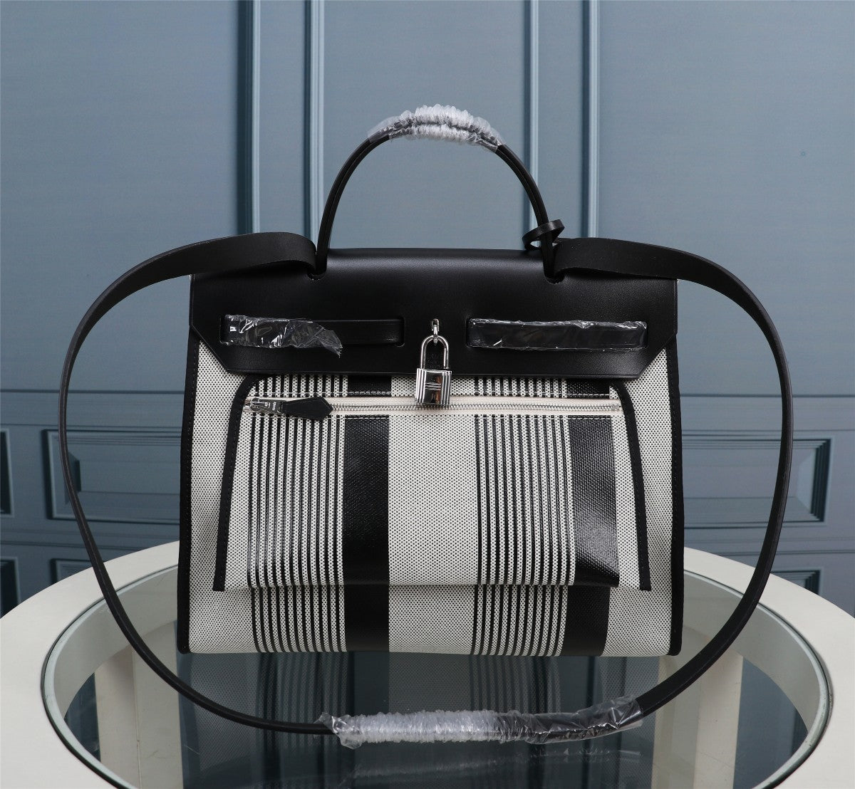 HM HERBAG ZIP 31 TOILE À MOTIF LIGNE NOIRE ET BLANCHE