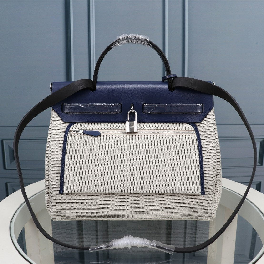 SAC À DOS HM HERBAG ZIP 31 EN TOILE MONOGRAMME BLEU MARINE ET CRÈME
