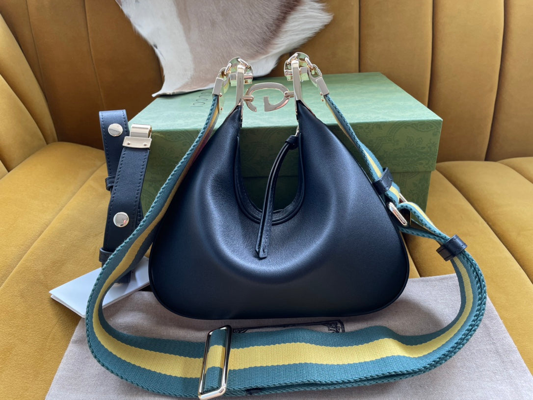 GG ATTACHE 23 PETIT SAC À BANDOULIÈRE EN CUIR DE VEAU NOIR