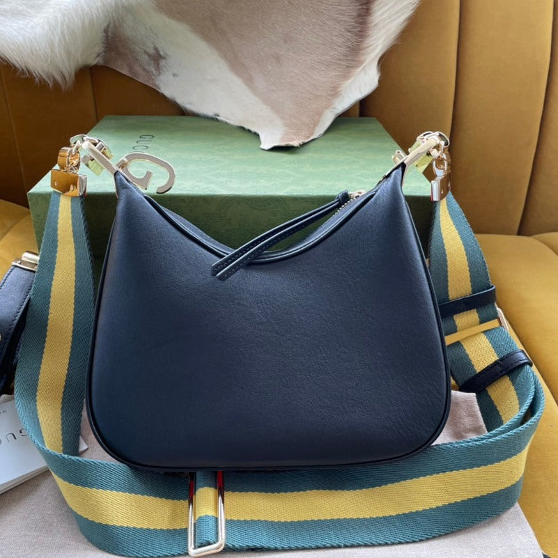 GG ATTACHE 23 PETIT SAC À BANDOULIÈRE EN CUIR DE VEAU NOIR