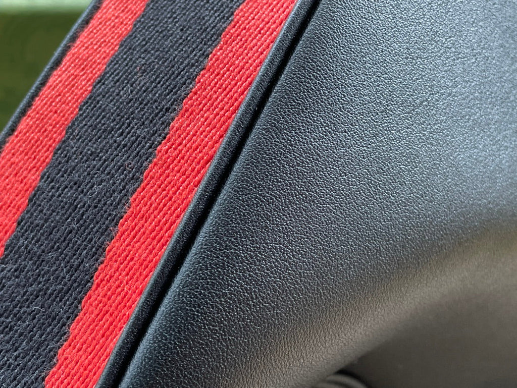 GG ATTACHE 23 PETIT SAC À BANDOULIÈRE EN CUIR DE VEAU NOIR