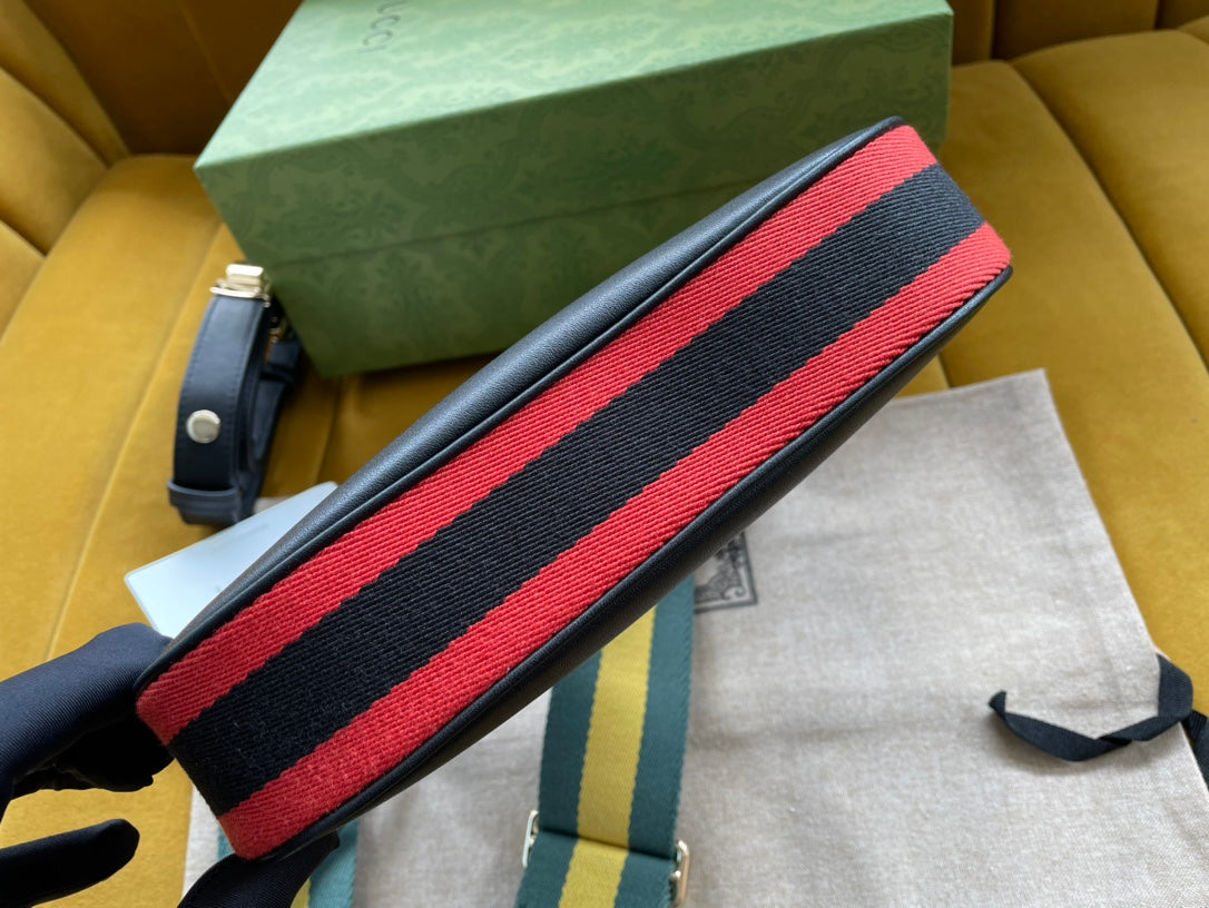GG ATTACHE 23 PETIT SAC À BANDOULIÈRE EN CUIR DE VEAU NOIR