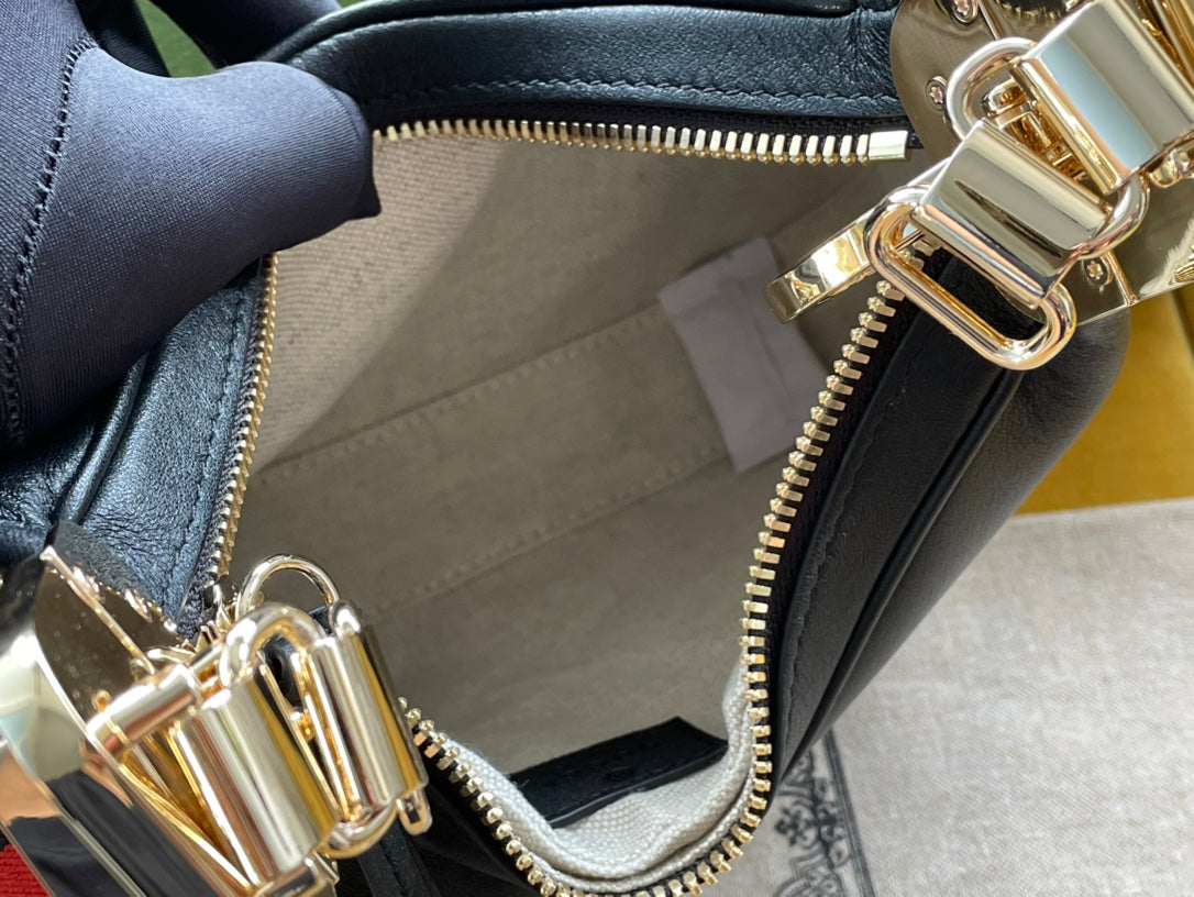 GG ATTACHE 23 PETIT SAC À BANDOULIÈRE EN CUIR DE VEAU NOIR