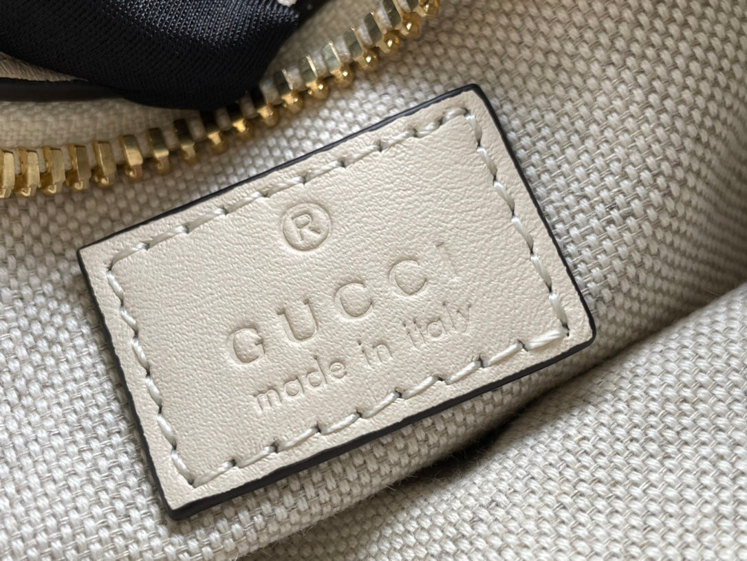 GG ATTACHE 23 PETIT SAC À BANDOULIÈRE EN CUIR DE VEAU BLANC